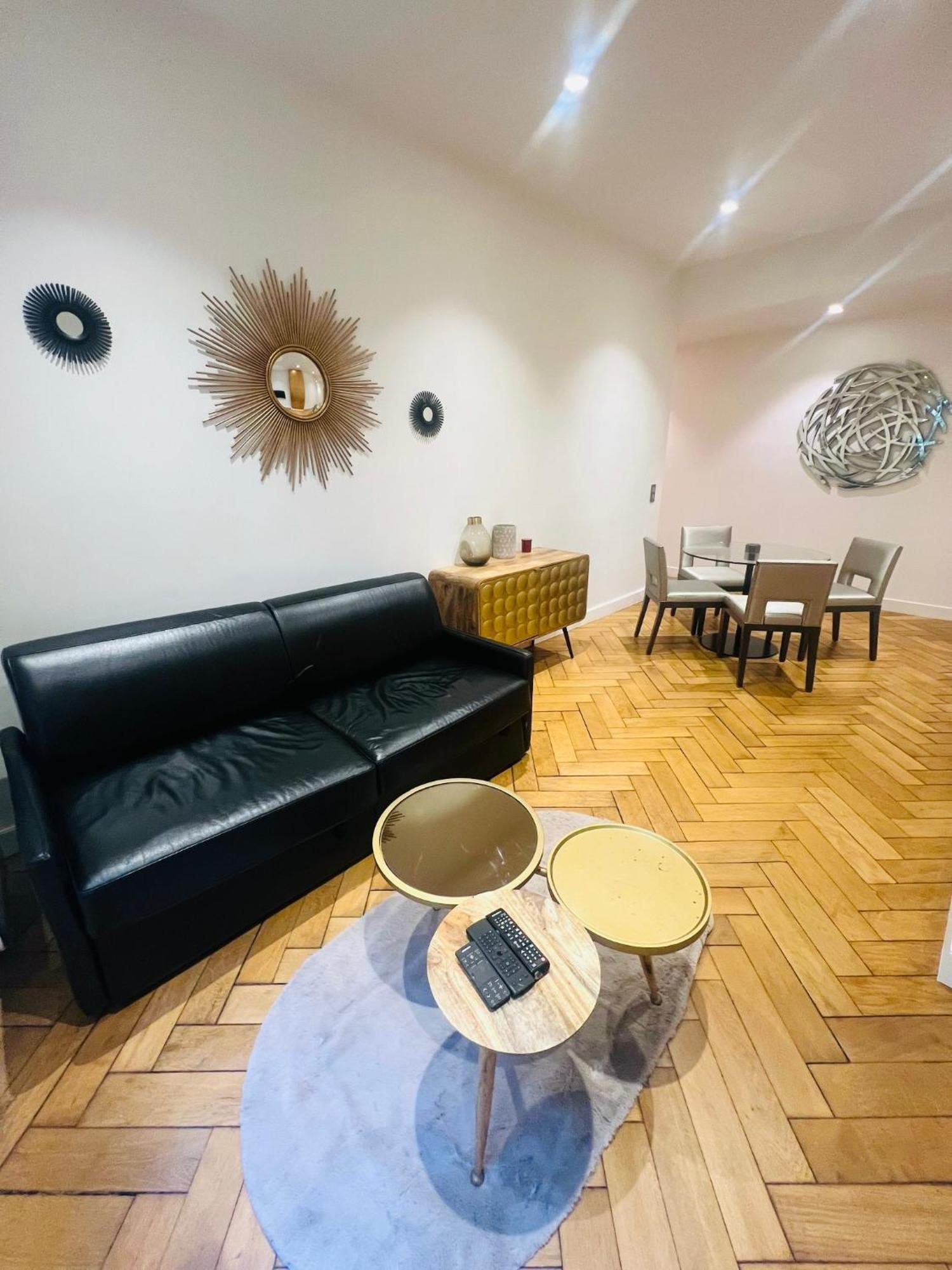 Tour Eiffel Montaigne Appartement Parijs