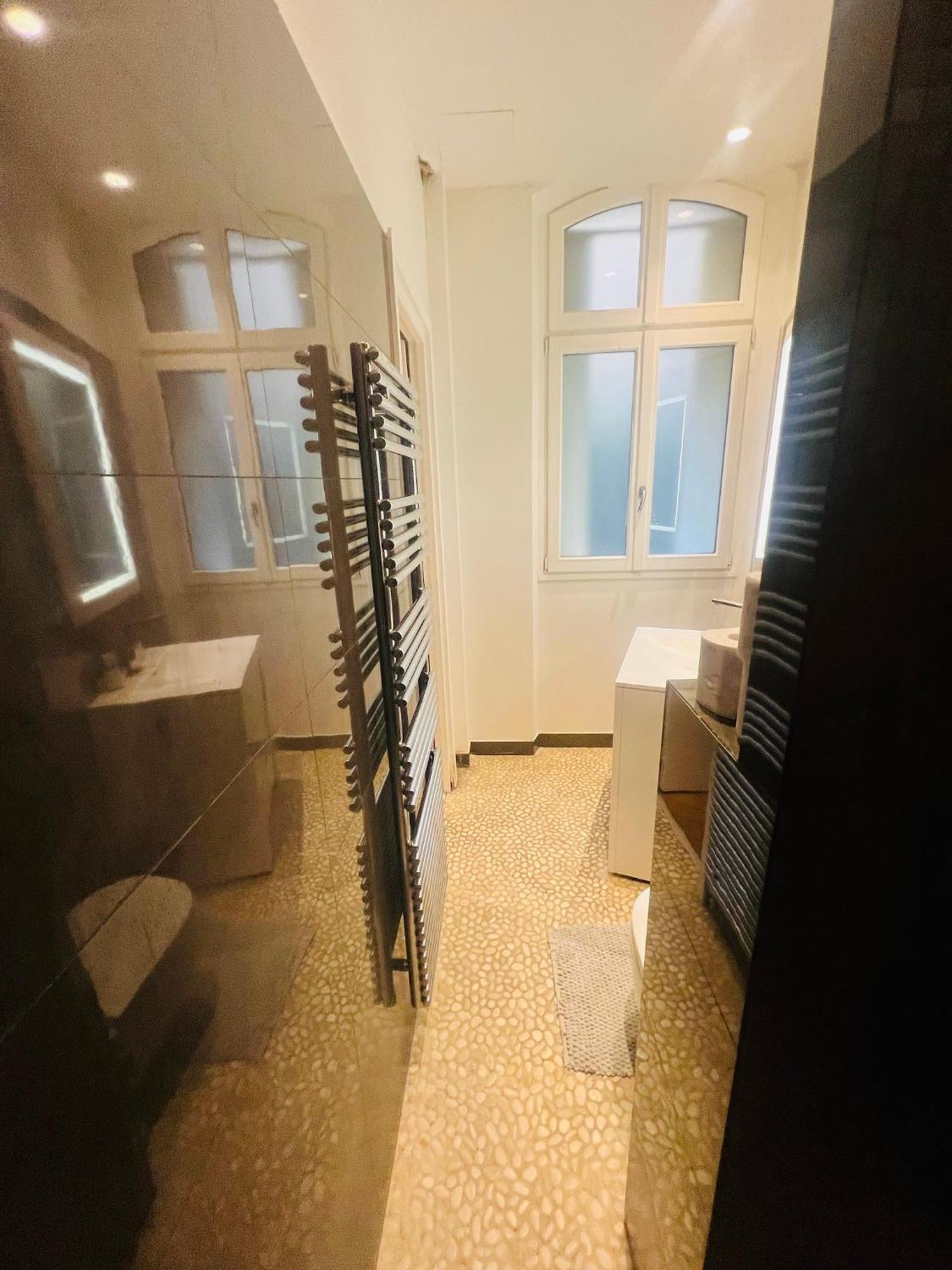 Tour Eiffel Montaigne Appartement