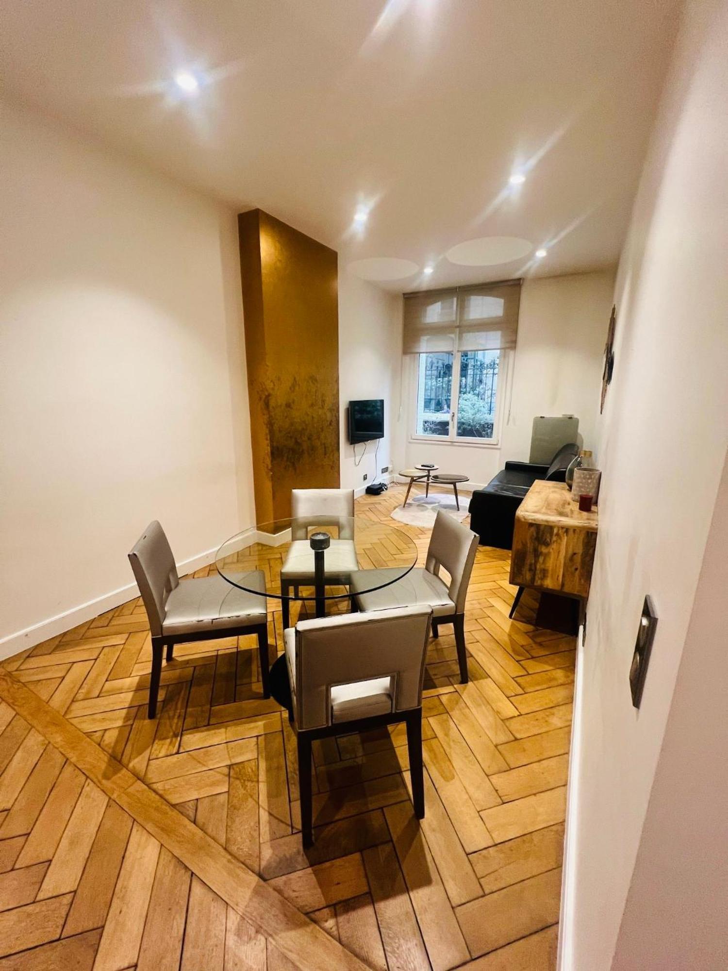 Tour Eiffel Montaigne Appartement
