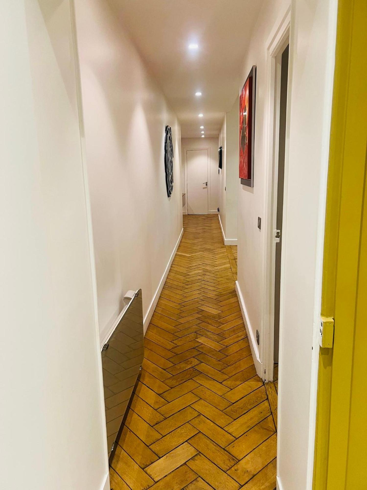 Tour Eiffel Montaigne Appartement *