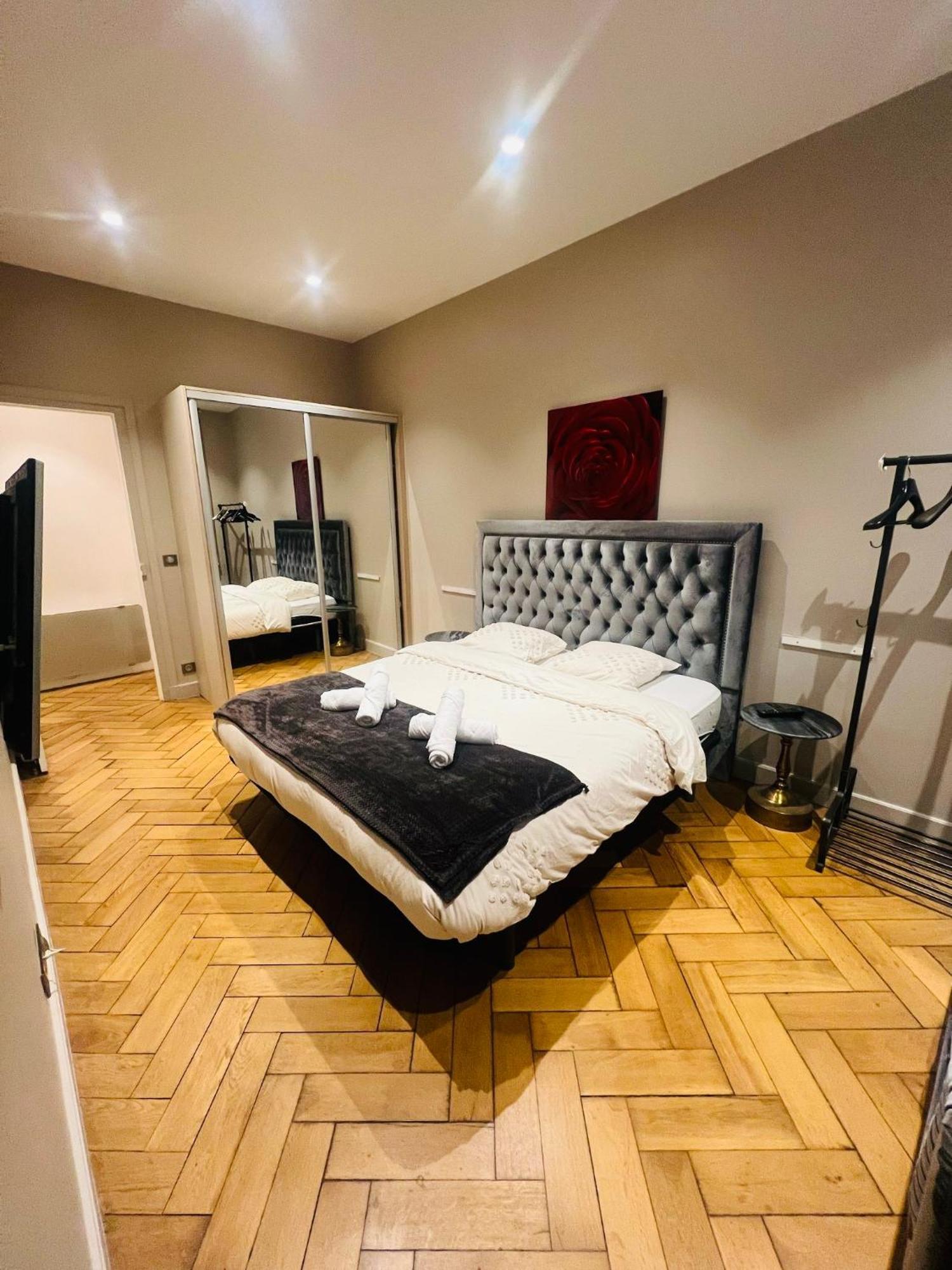Tour Eiffel Montaigne Appartement Parijs