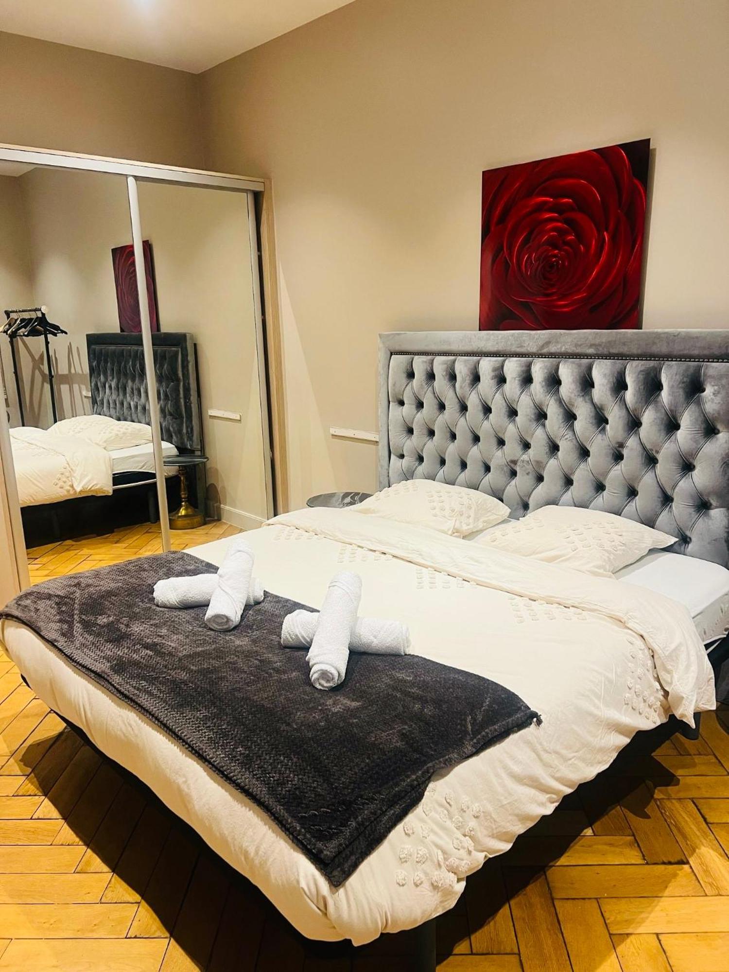 Tour Eiffel Montaigne Appartement