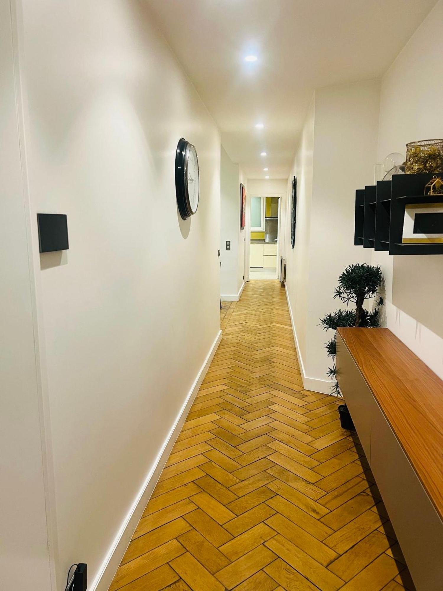 Tour Eiffel Montaigne Appartement *