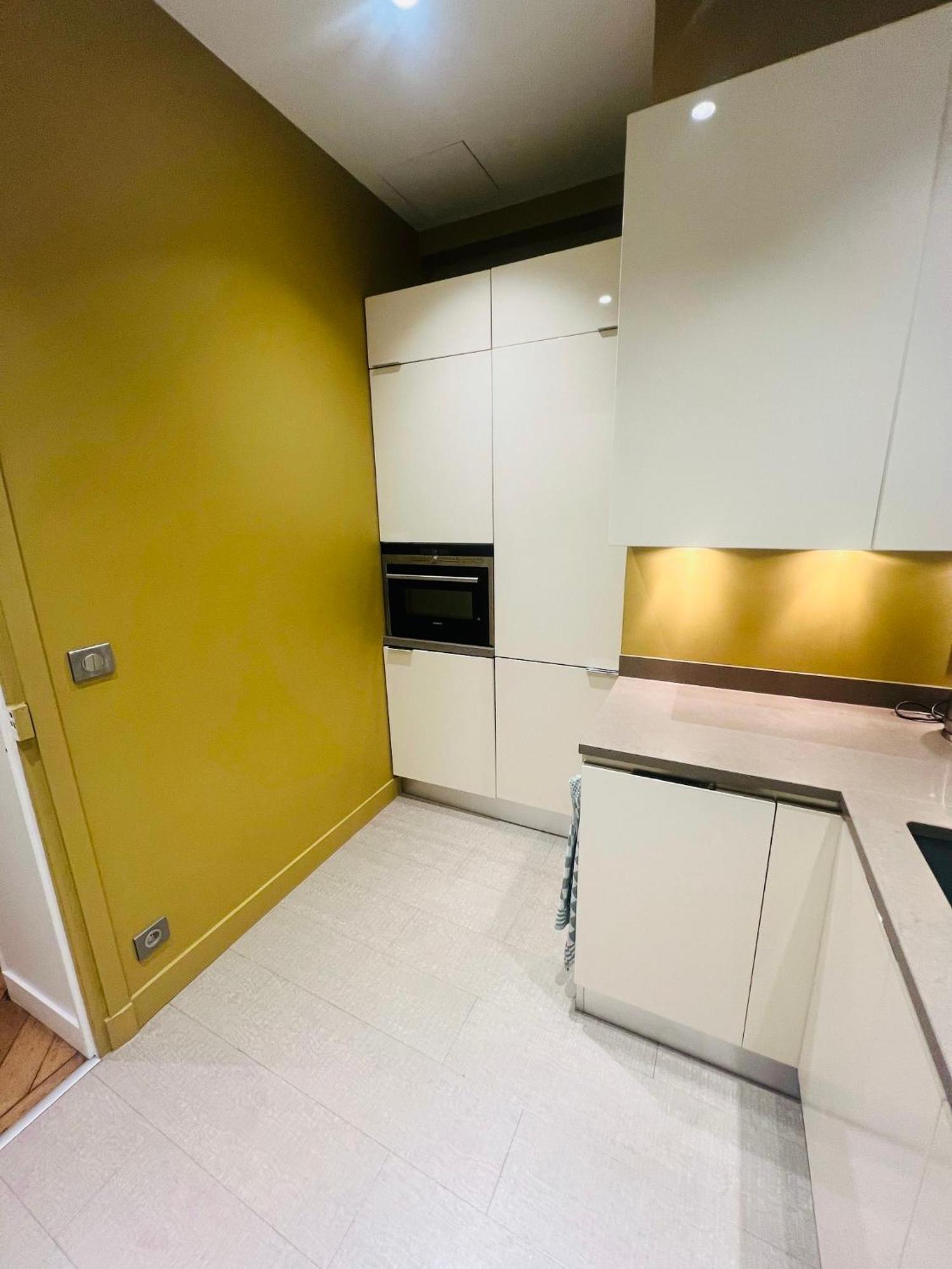 Tour Eiffel Montaigne Appartement Parijs